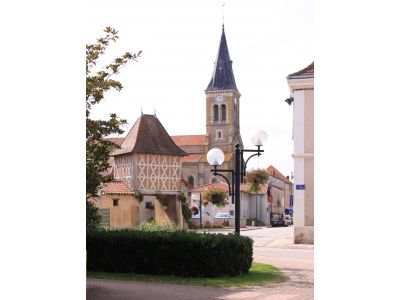 Le pigeonnier et l'Eglise